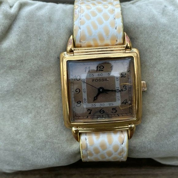 Vintage Fossil Wrist Watch Gold Tone Case analog Ladies Wrist Watch Read Desc - Picture 9 of 12
